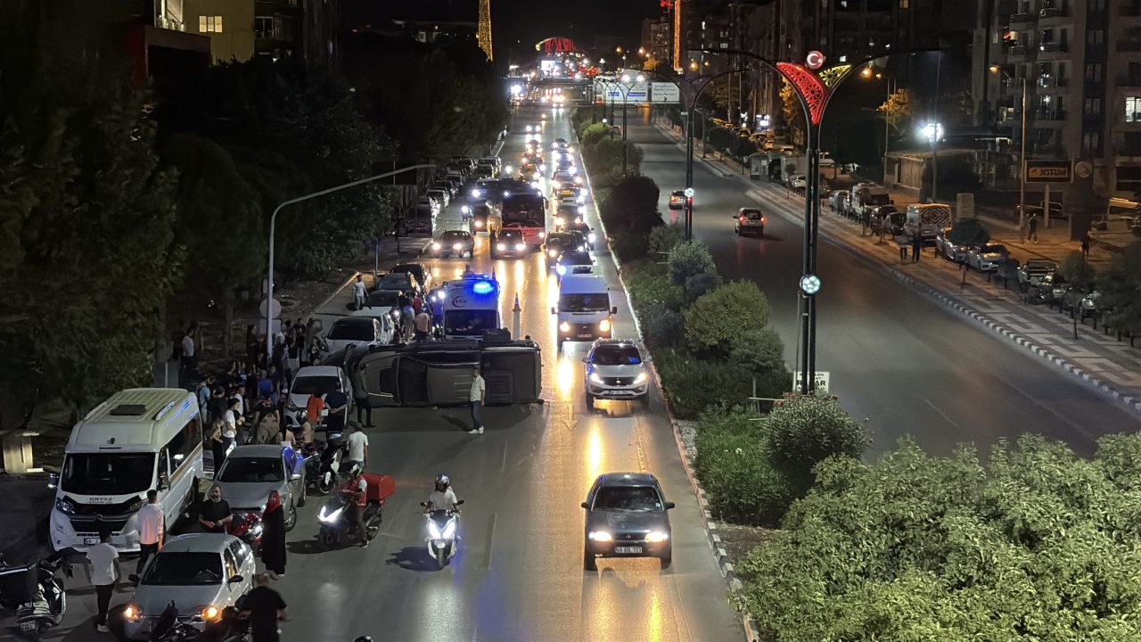 Makas atan sürücü 5 araca çarpıp olay yerinden kaçtı