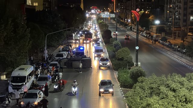Makas atan sürücü 5 araca çarpıp olay yerinden kaçtı