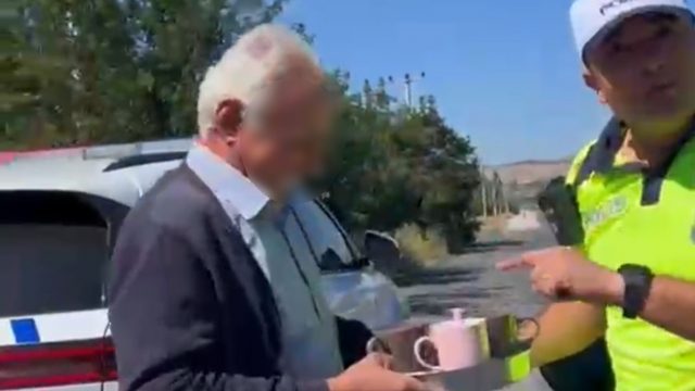 Eşini yolda bırakıp uygulamaya giren adama polisten “evde bulaşık yıkama cezası”