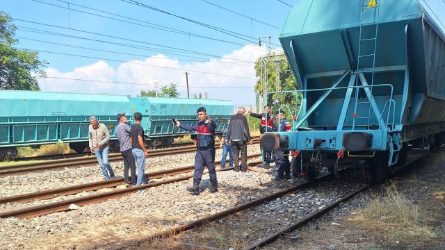 Vagonun üzerine çıkan çocuğa ve babasına elektrik çarptı