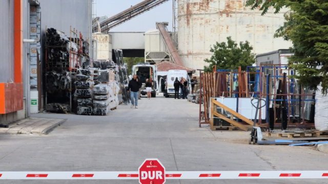 Fabrikada yüksekten düşen kişi hayatını kaybetti