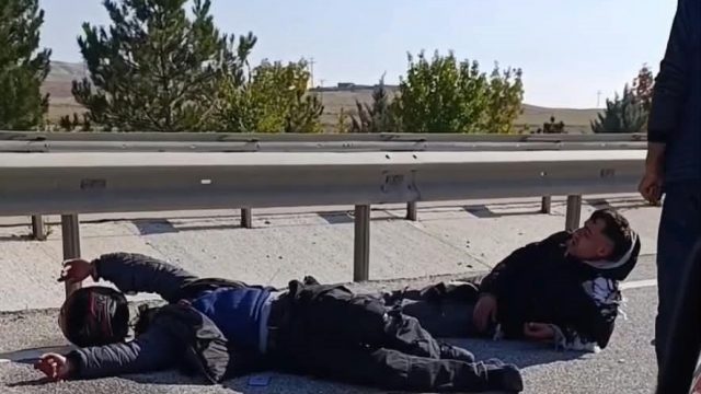Kontrolden çıkan motosiklet orta refüje çarptı: 2 yaralı